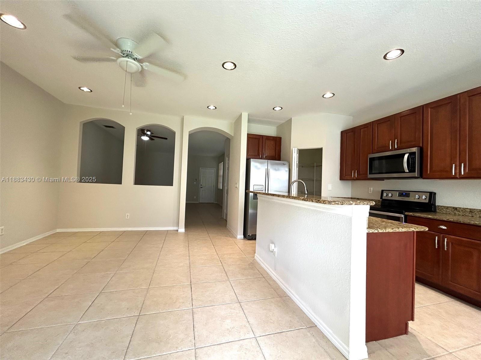 LEXINGTON LAKES - Residential