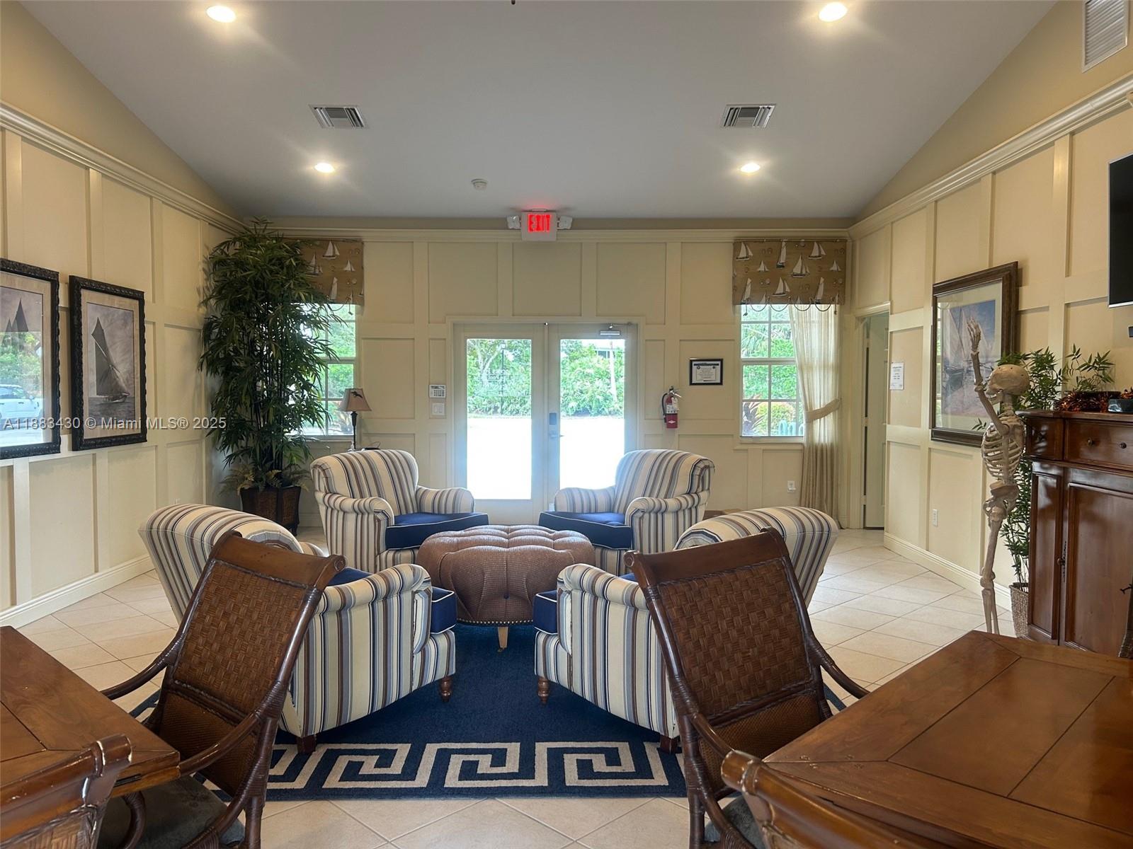 LEXINGTON LAKES - Residential