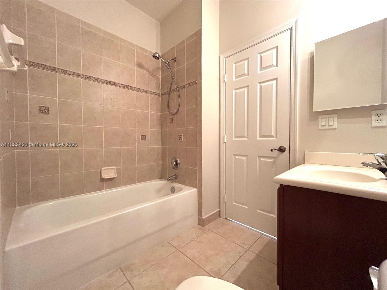 LEXINGTON LAKES - Residential