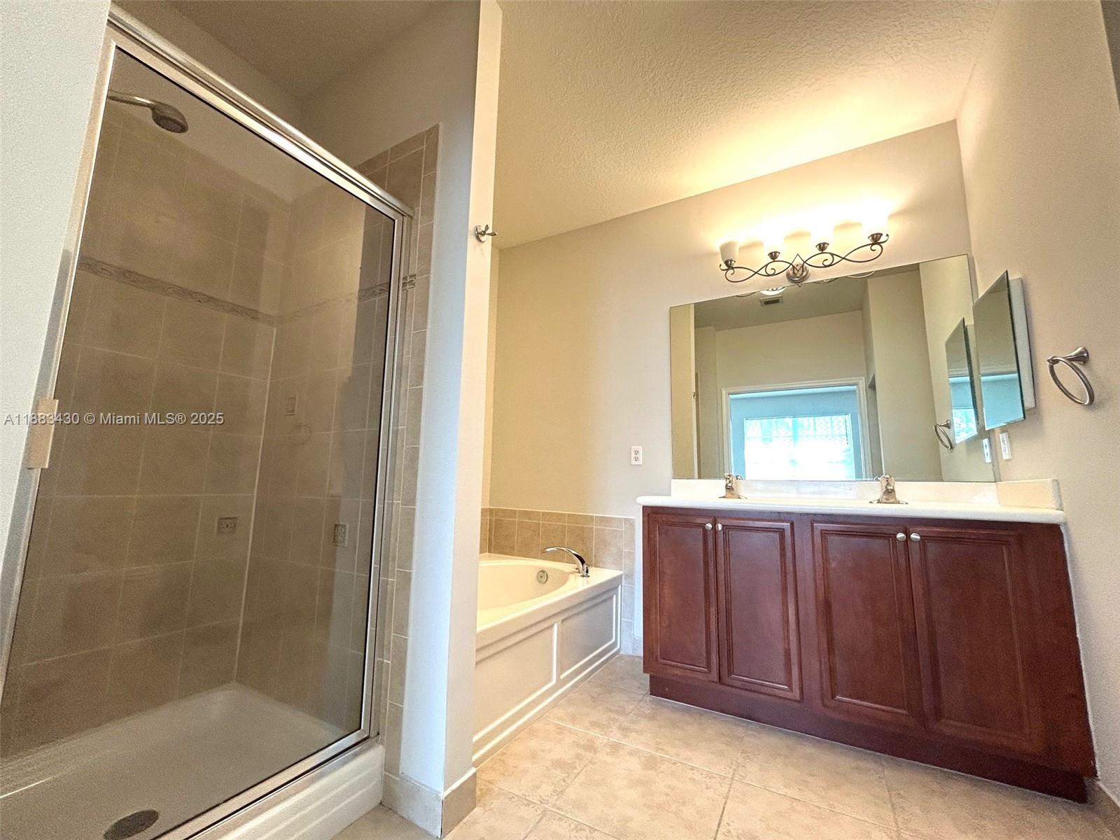 LEXINGTON LAKES - Residential