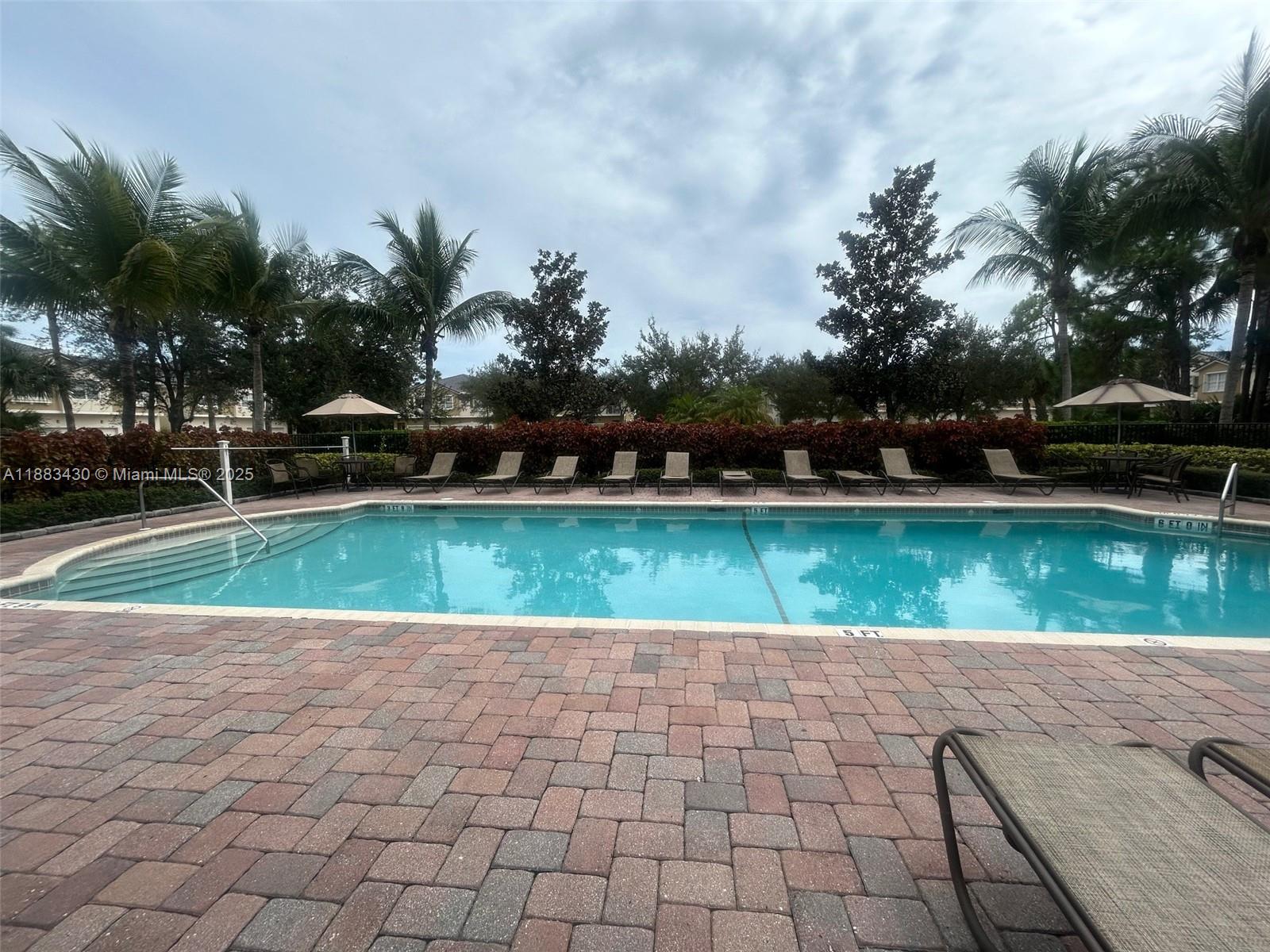 LEXINGTON LAKES - Residential
