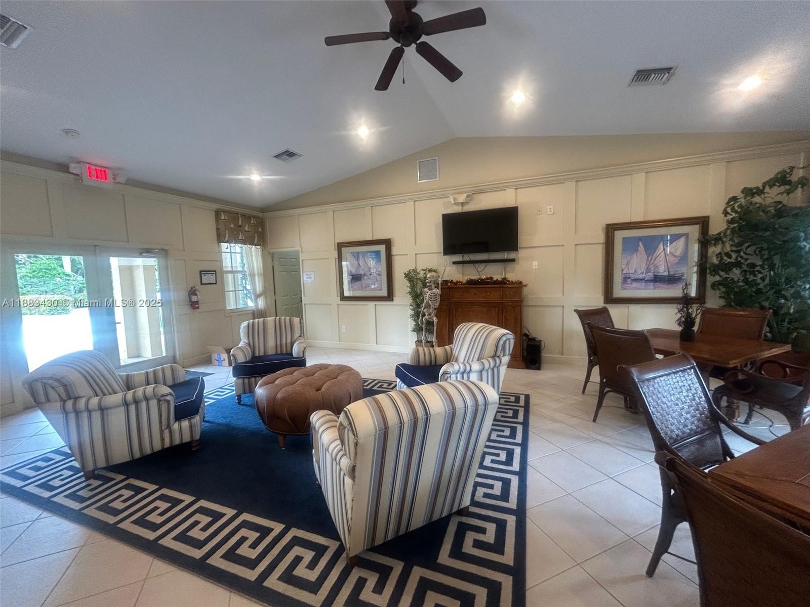 LEXINGTON LAKES - Residential