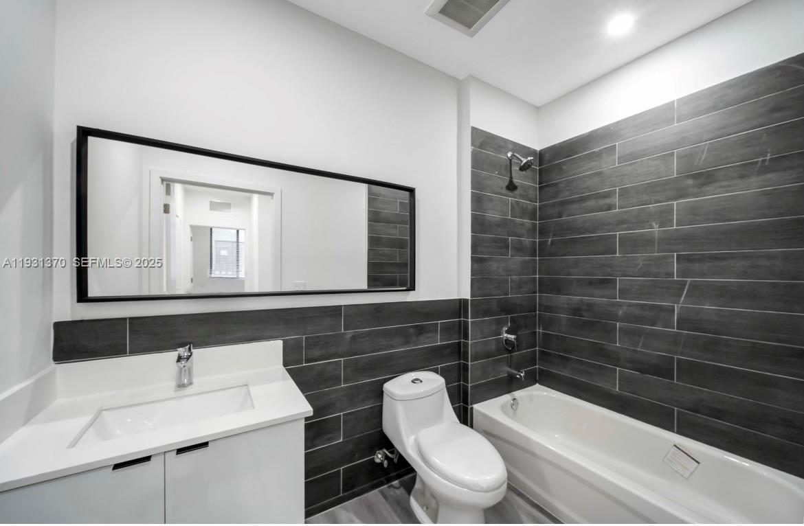 HIALEAH 13TH ADDN AMD PL - Residential Lease