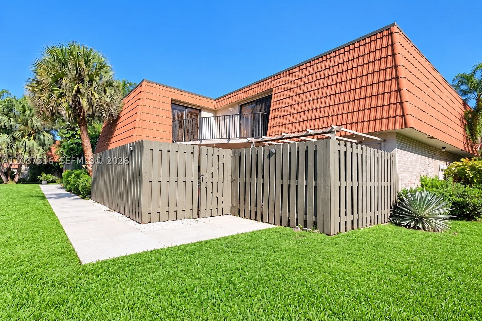11006 N Harmony Lake Cir
