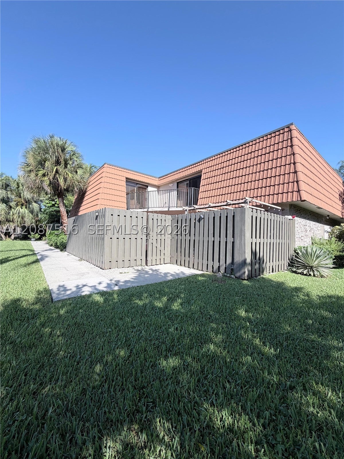 11006 N Harmony Lake Cir