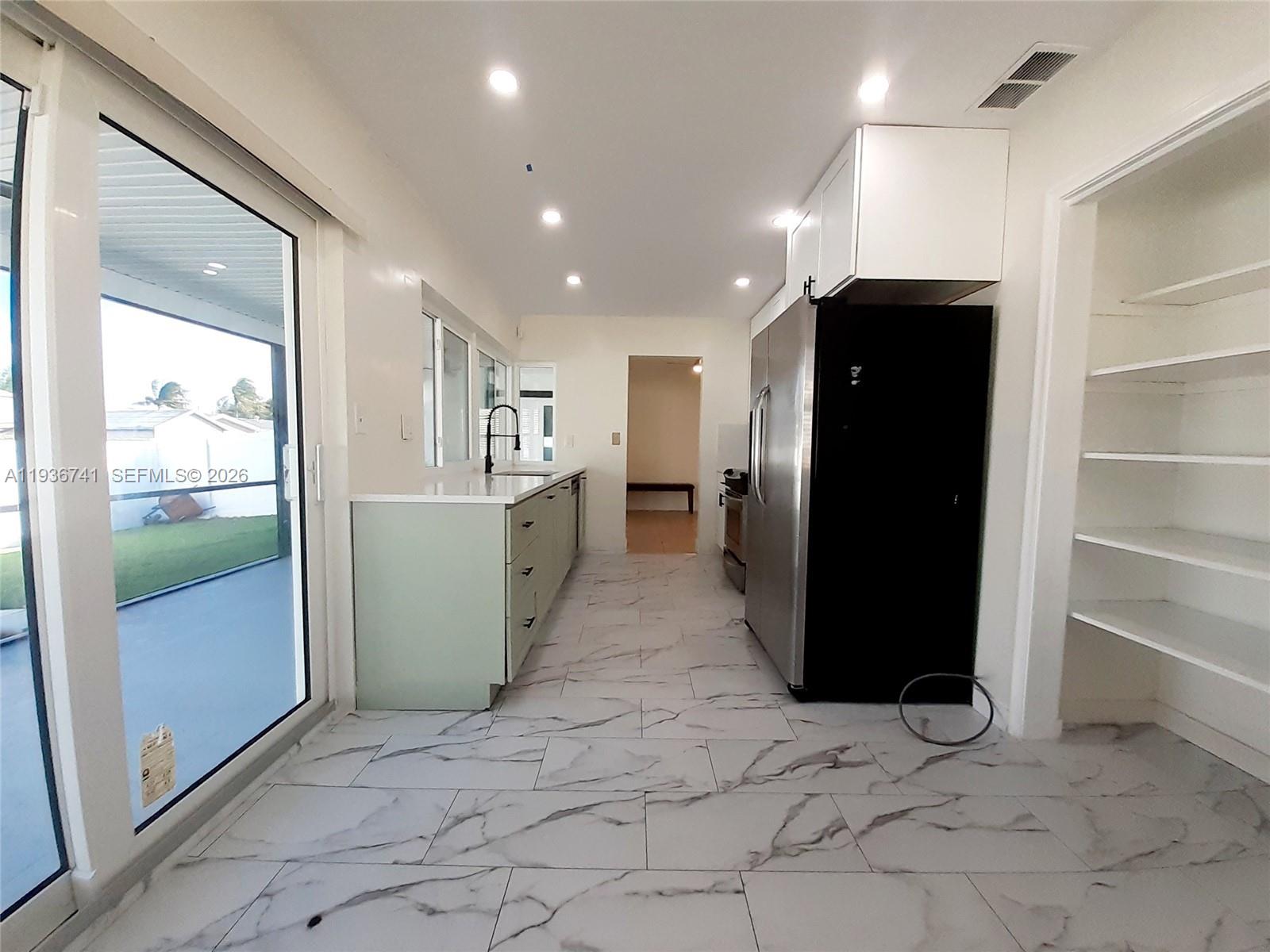 HOLLYWOOD HEIGHTS ADD SEC - Residential Lease