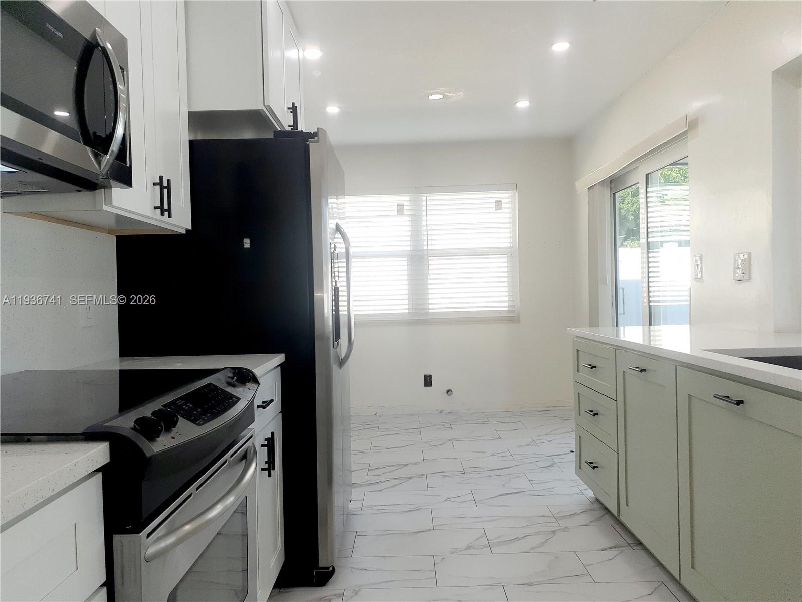 HOLLYWOOD HEIGHTS ADD SEC - Residential Lease