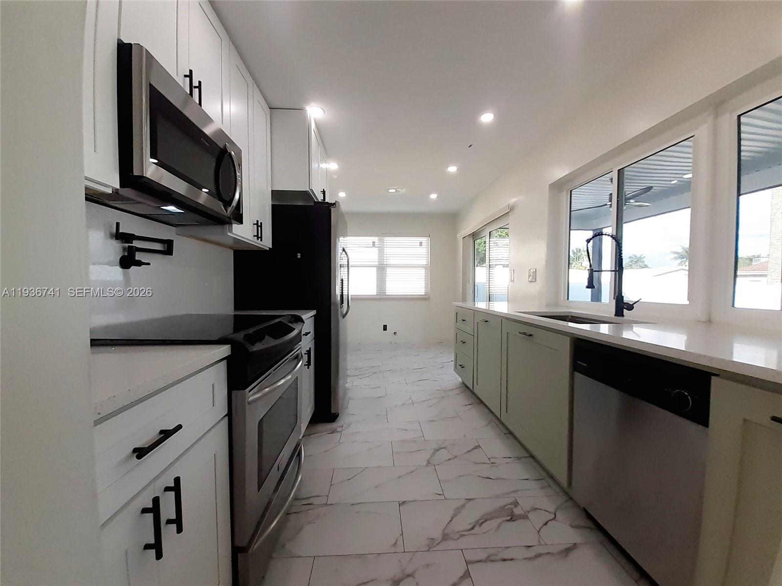 HOLLYWOOD HEIGHTS ADD SEC - Residential Lease