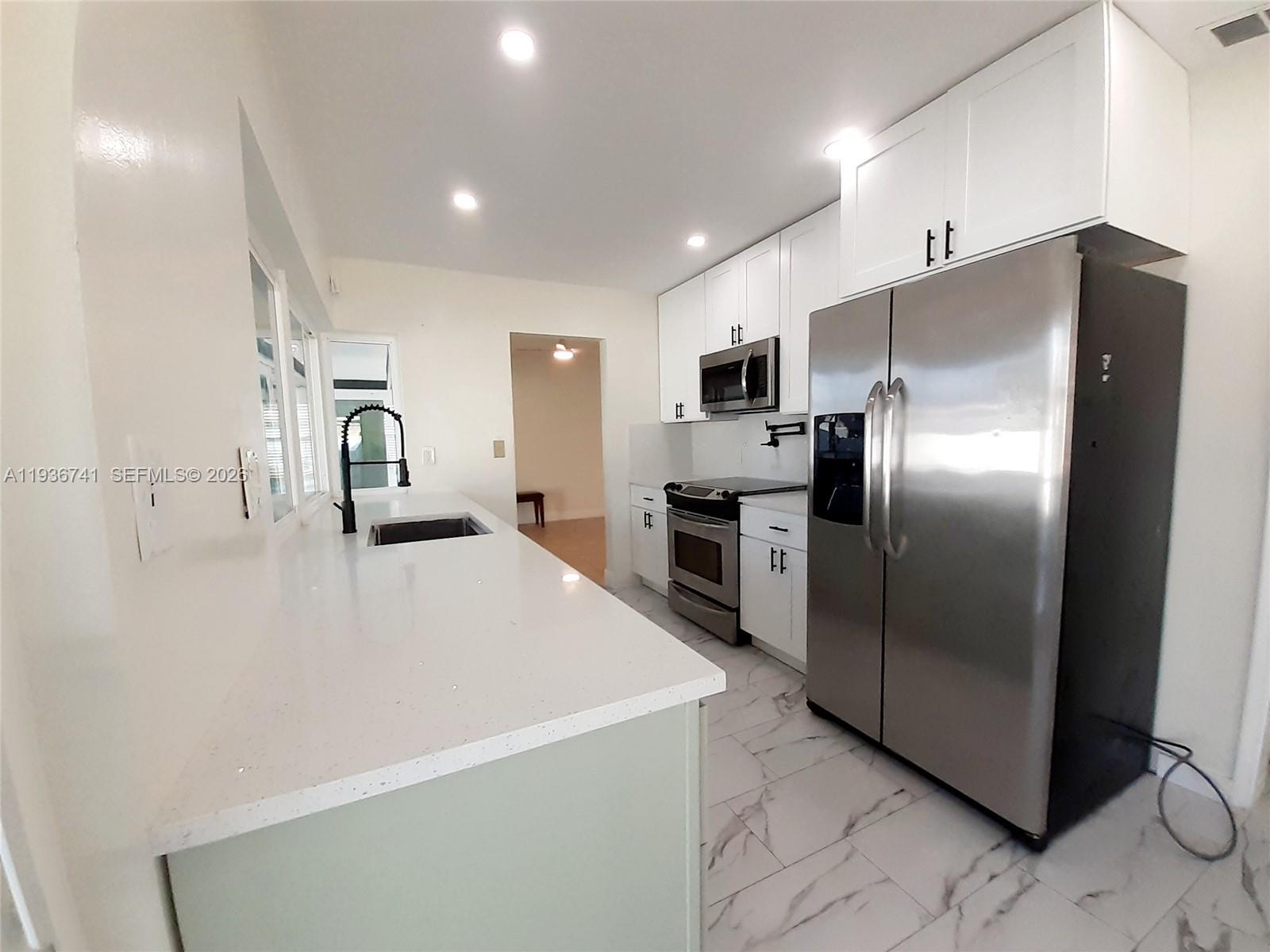 HOLLYWOOD HEIGHTS ADD SEC - Residential Lease