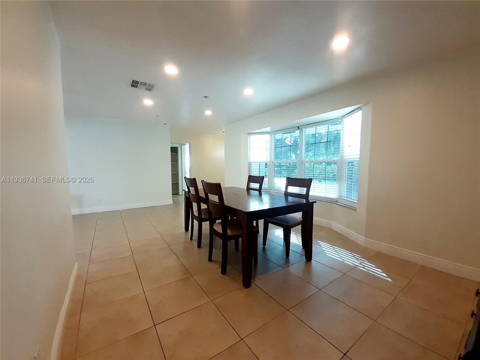 HOLLYWOOD HEIGHTS ADD SEC - Residential Lease