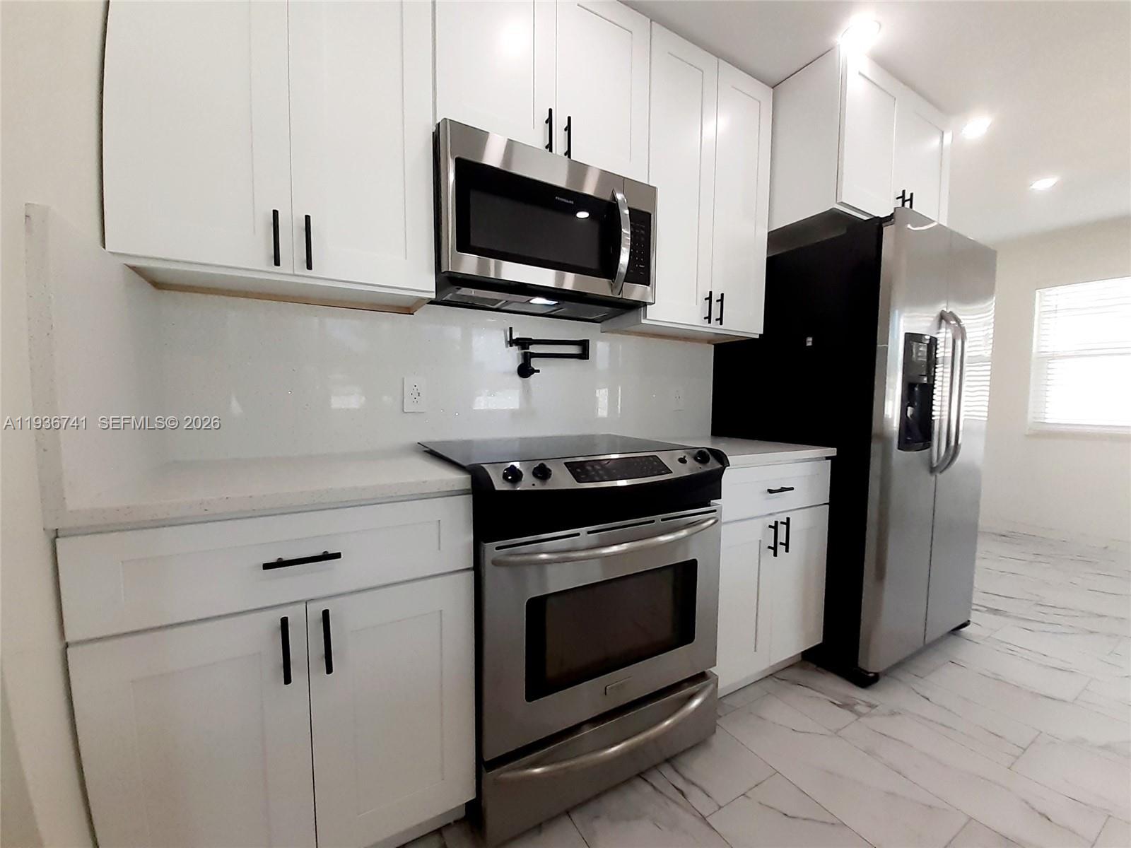 HOLLYWOOD HEIGHTS ADD SEC - Residential Lease