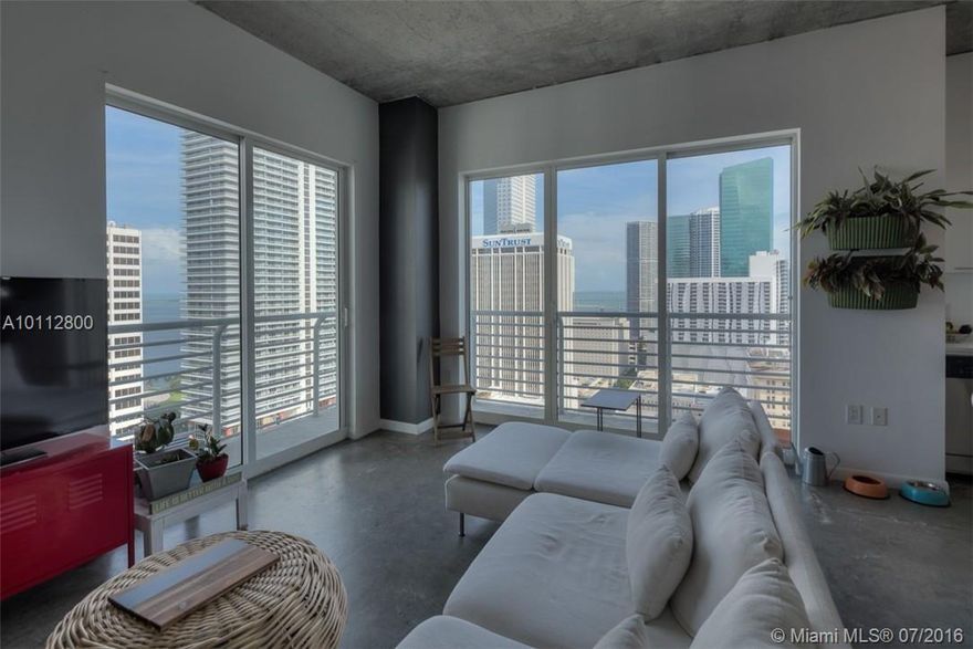 Gorgeous 2 bedroom 2 bathroom apartment at Loft II in the heart of Downtown Miami.
Corner unit, loft style, with amazing views of the bay and Brickell. 1 bedroom enclosed, 2nd bedroom is open concept. Washer and dryer in the unit.
24 hrs security, 1 lap pool, 1 pool on top roof, gym on the last floor with incredible views, jacuzzi, sauna and so on.
Easy to see!