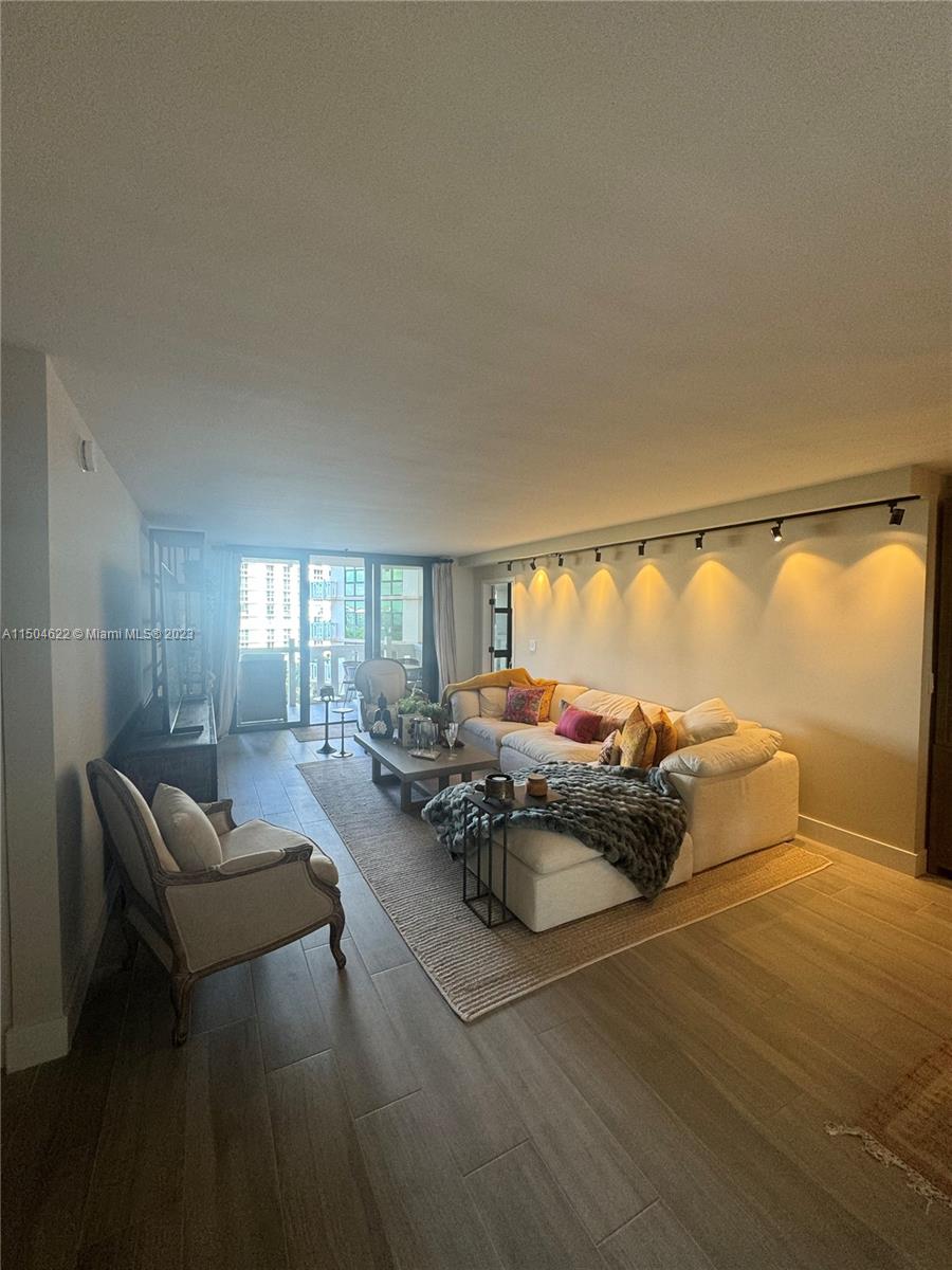 TOWERS OF KEY BISCAYNE CO - Residential Lease