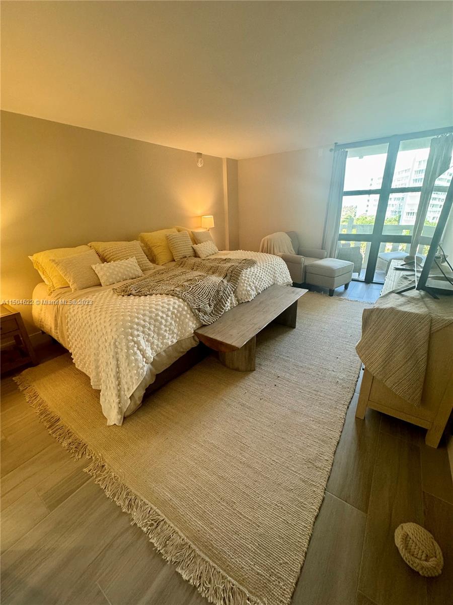 TOWERS OF KEY BISCAYNE CO - Residential Lease