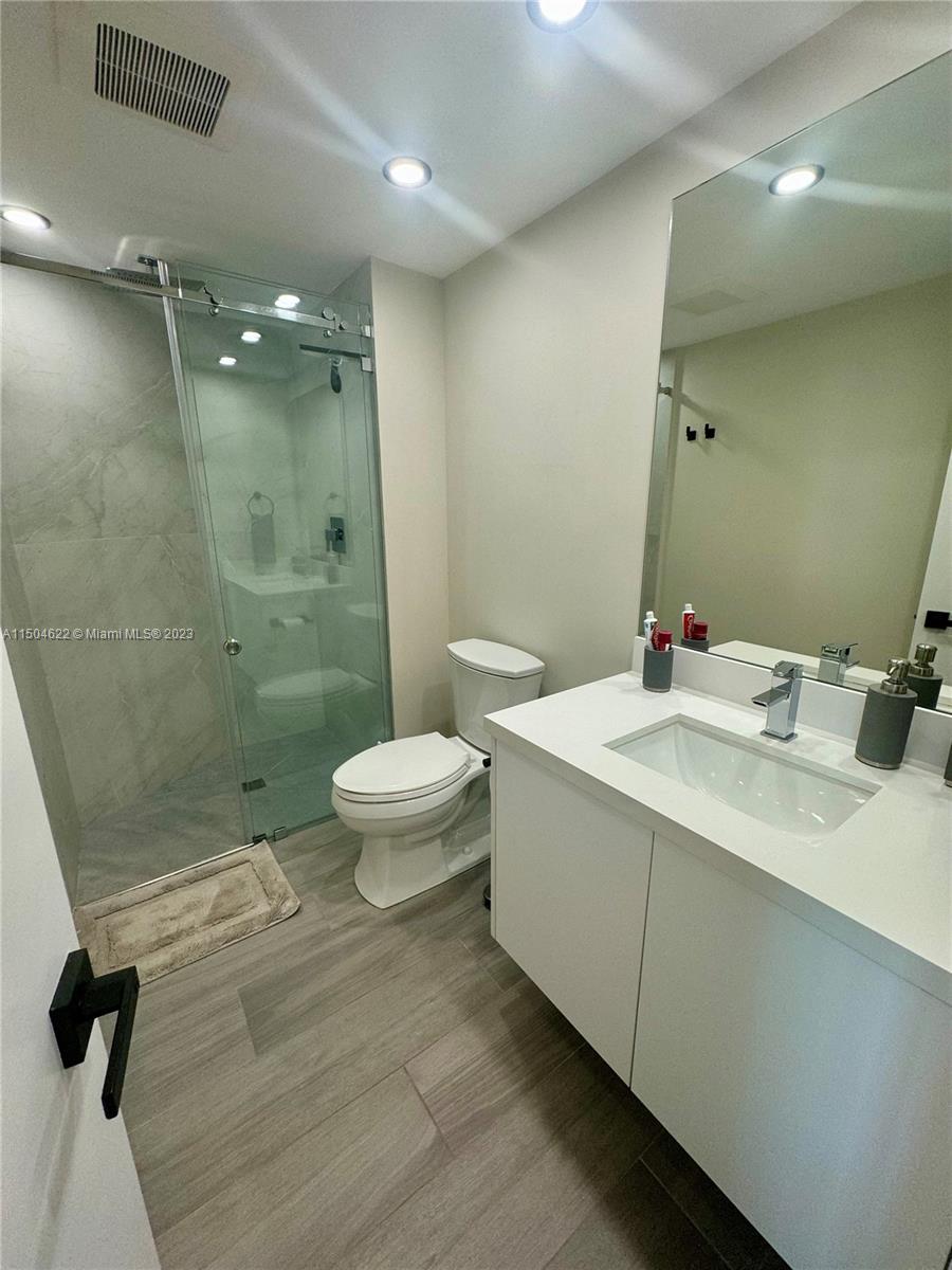 TOWERS OF KEY BISCAYNE CO - Residential Lease