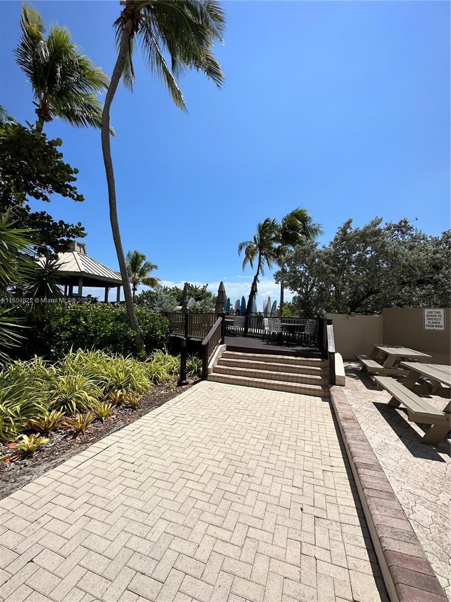 TOWERS OF KEY BISCAYNE CO - Residential Lease