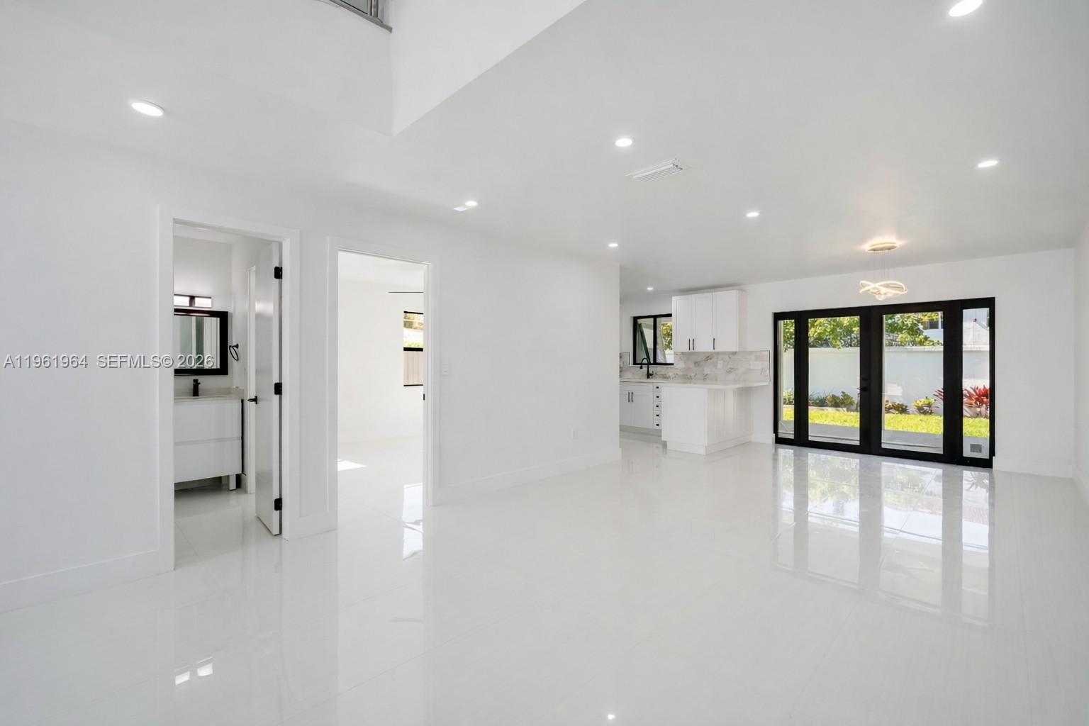 LAS PALMAS CONDO 9/5 - Residential