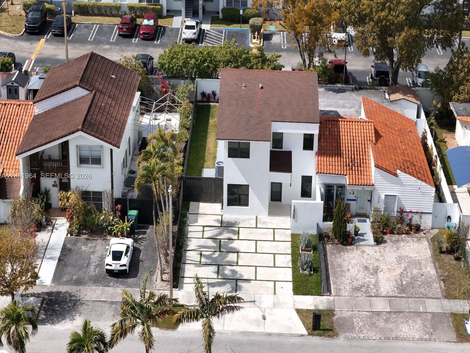 LAS PALMAS CONDO 9/5 - Residential