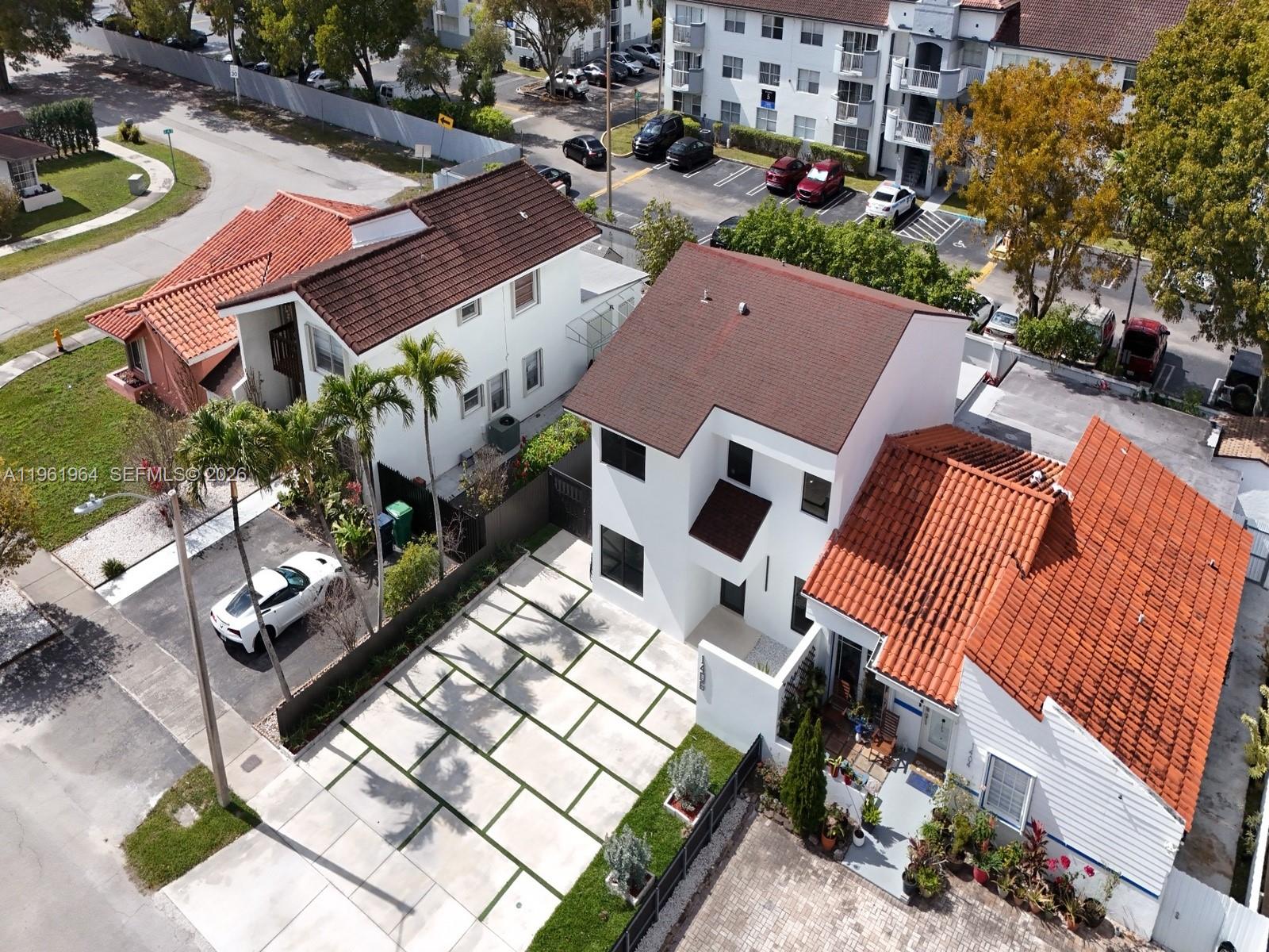 LAS PALMAS CONDO 9/5 - Residential