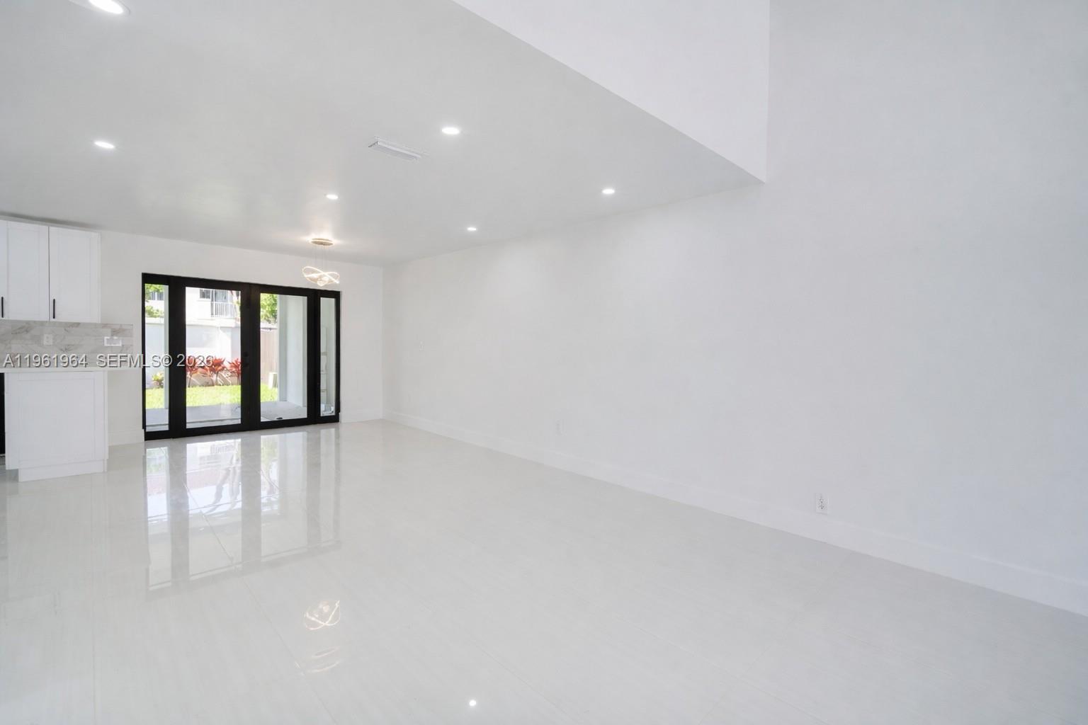 LAS PALMAS CONDO 9/5 - Residential