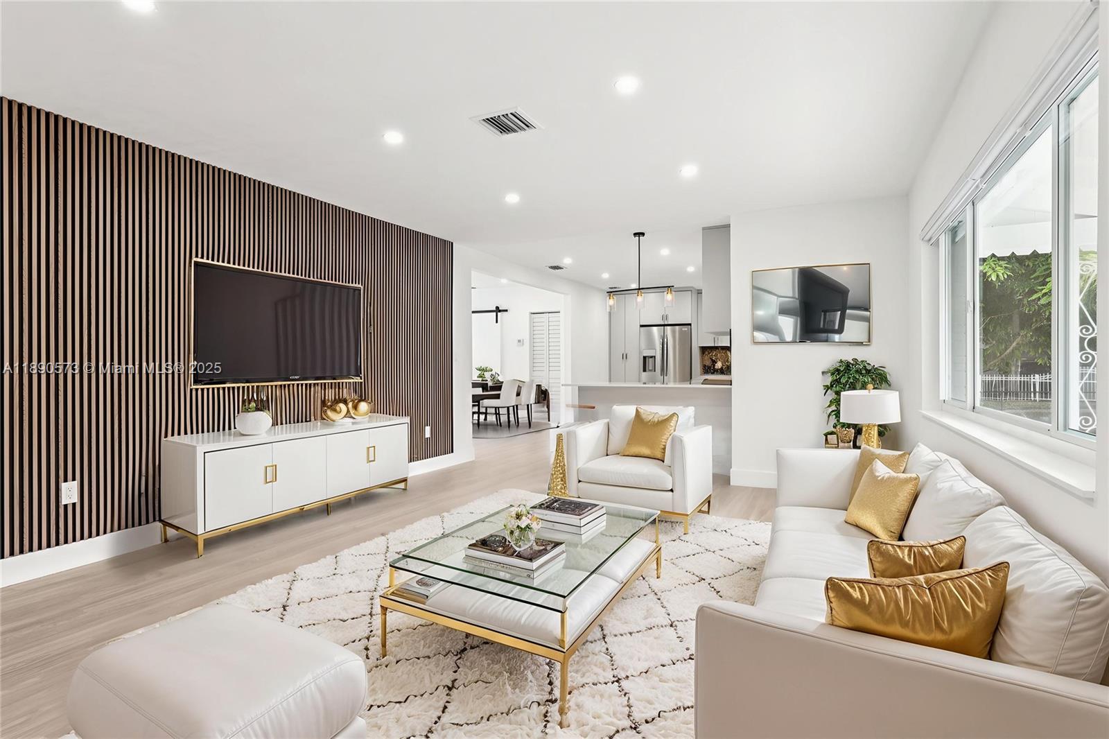HOLLYWOOD LITTLE RANCHES - Residential Lease