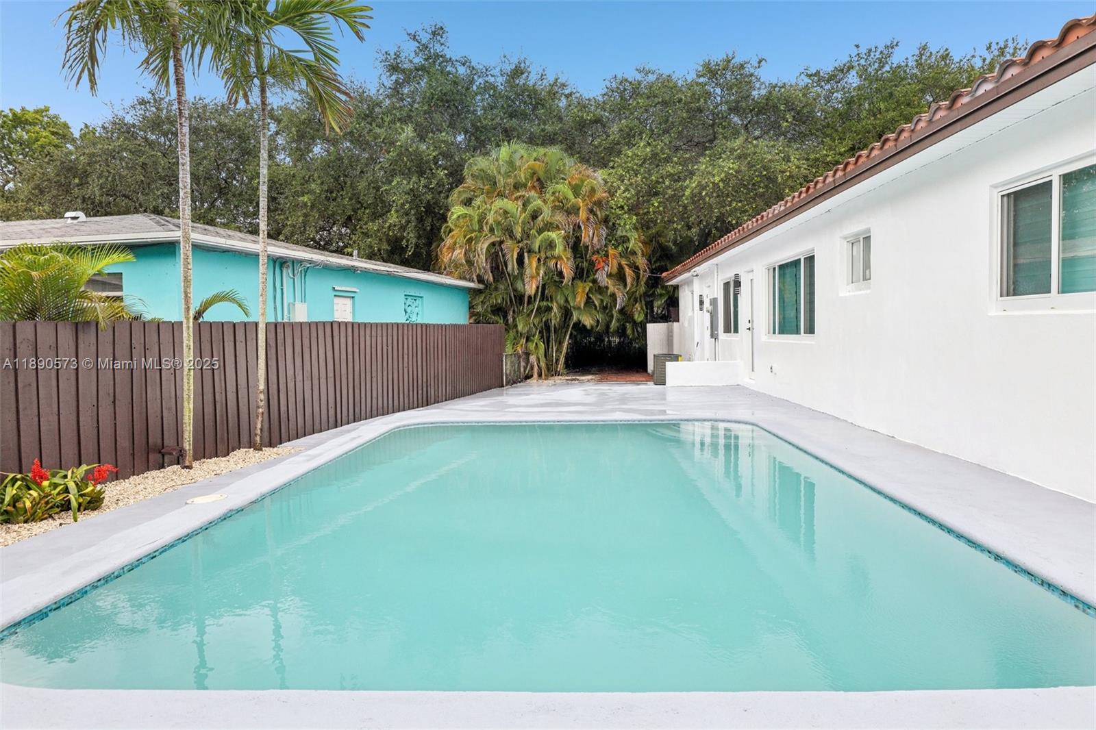 HOLLYWOOD LITTLE RANCHES - Residential Lease