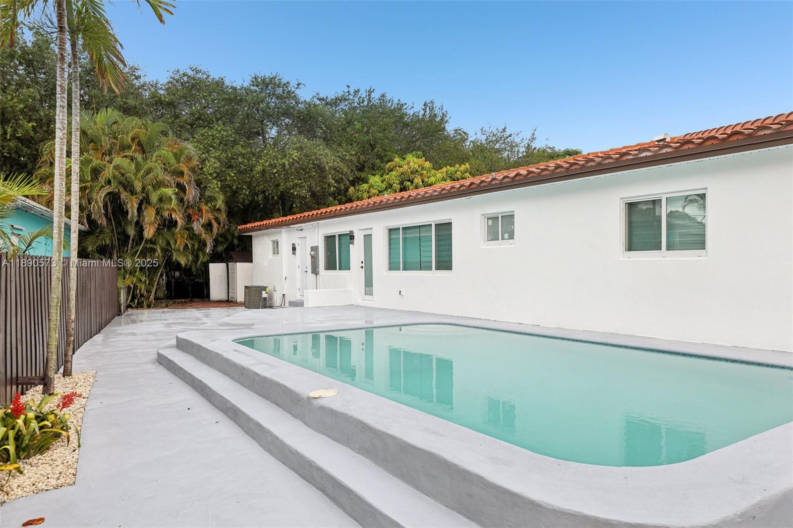 HOLLYWOOD LITTLE RANCHES - Residential Lease