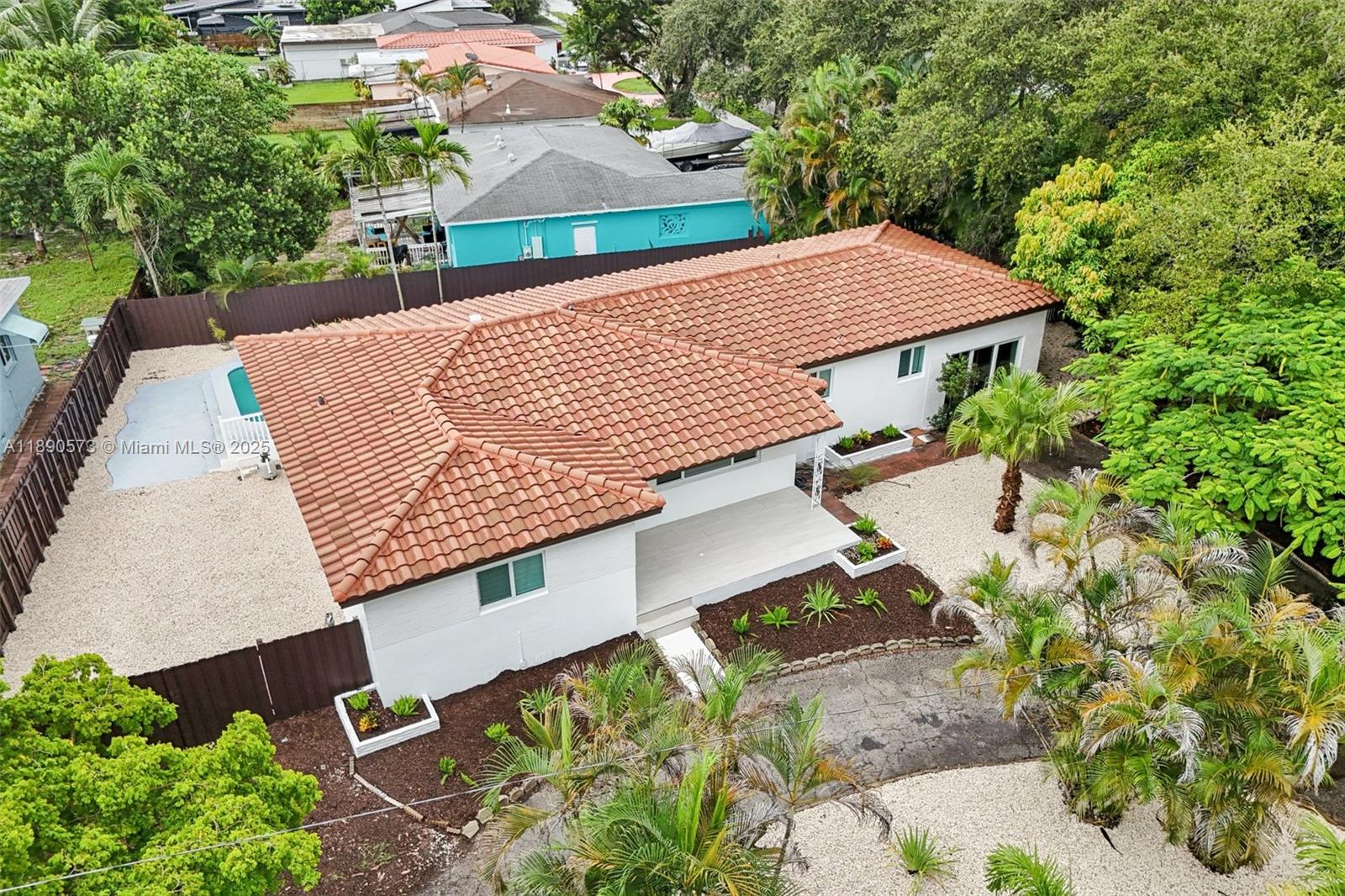HOLLYWOOD LITTLE RANCHES - Residential Lease
