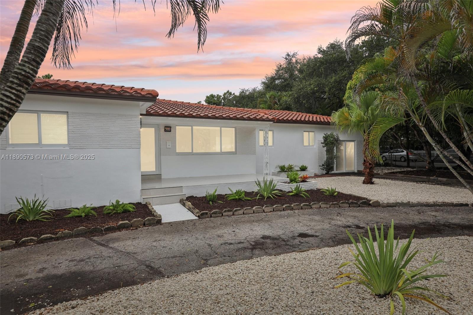HOLLYWOOD LITTLE RANCHES - Residential Lease
