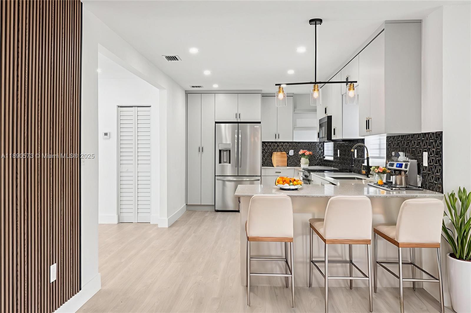 HOLLYWOOD LITTLE RANCHES - Residential Lease