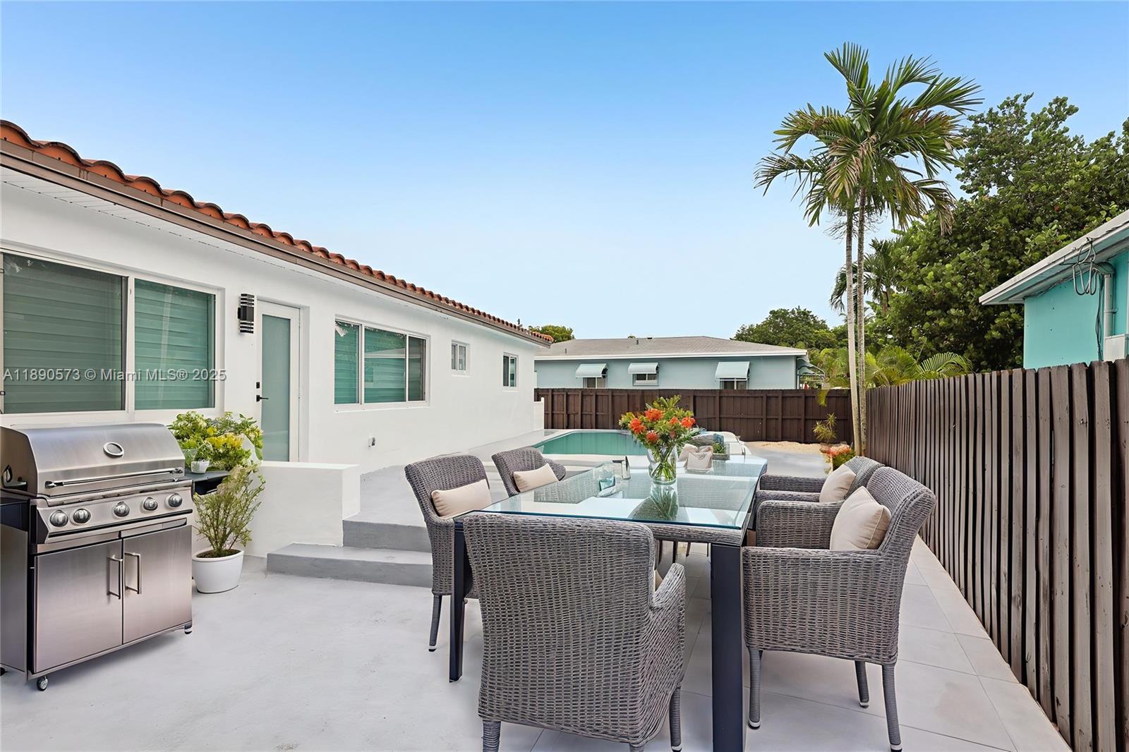 HOLLYWOOD LITTLE RANCHES - Residential Lease