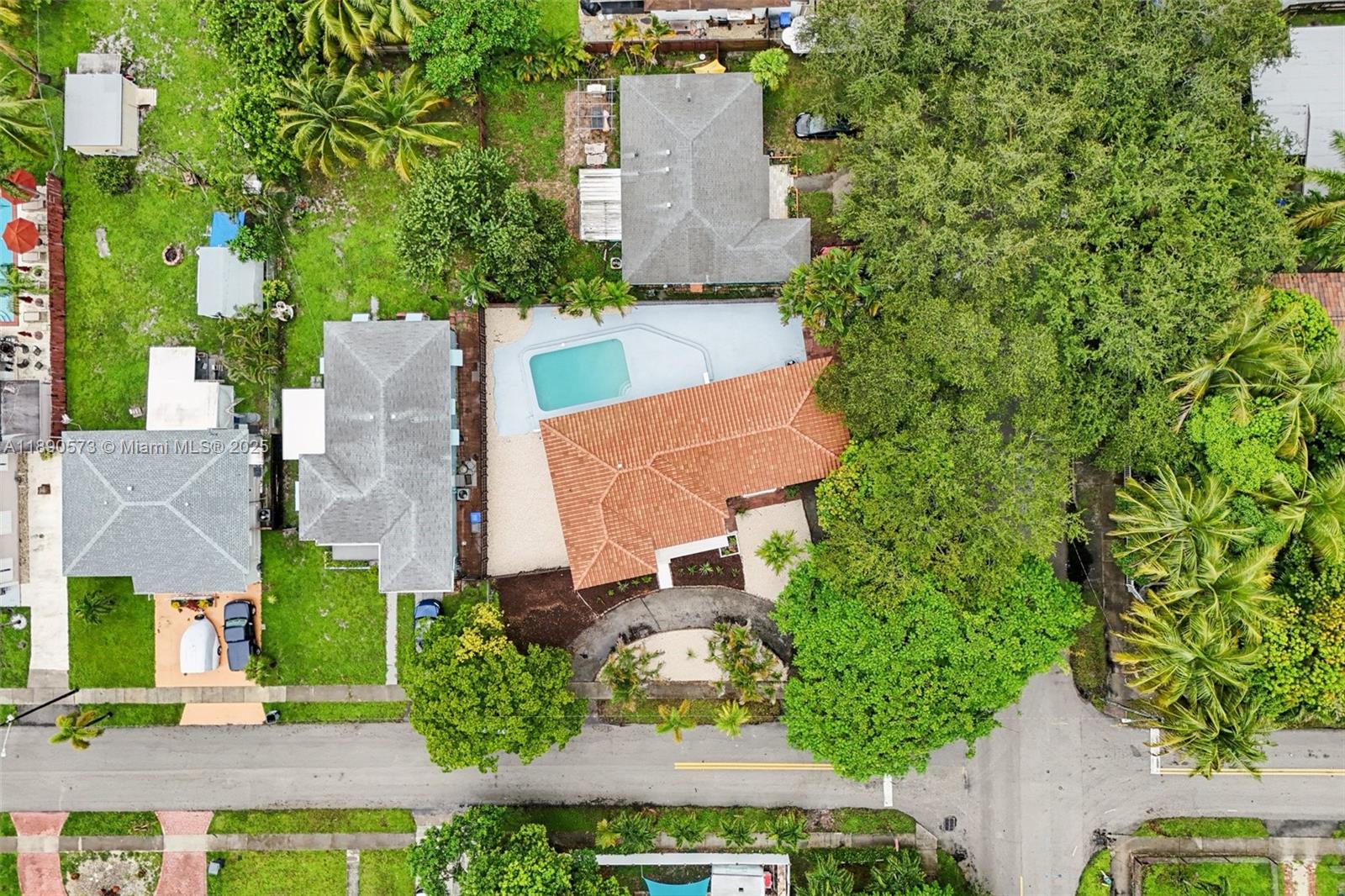 HOLLYWOOD LITTLE RANCHES - Residential Lease