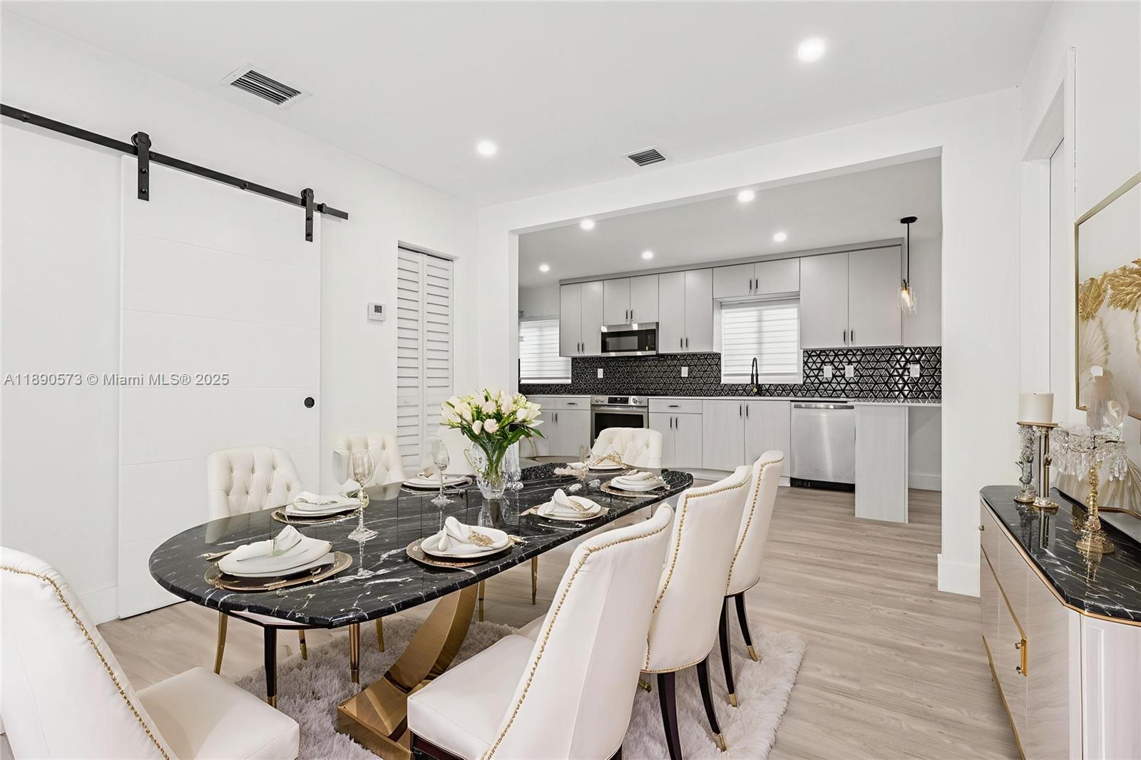 HOLLYWOOD LITTLE RANCHES - Residential Lease