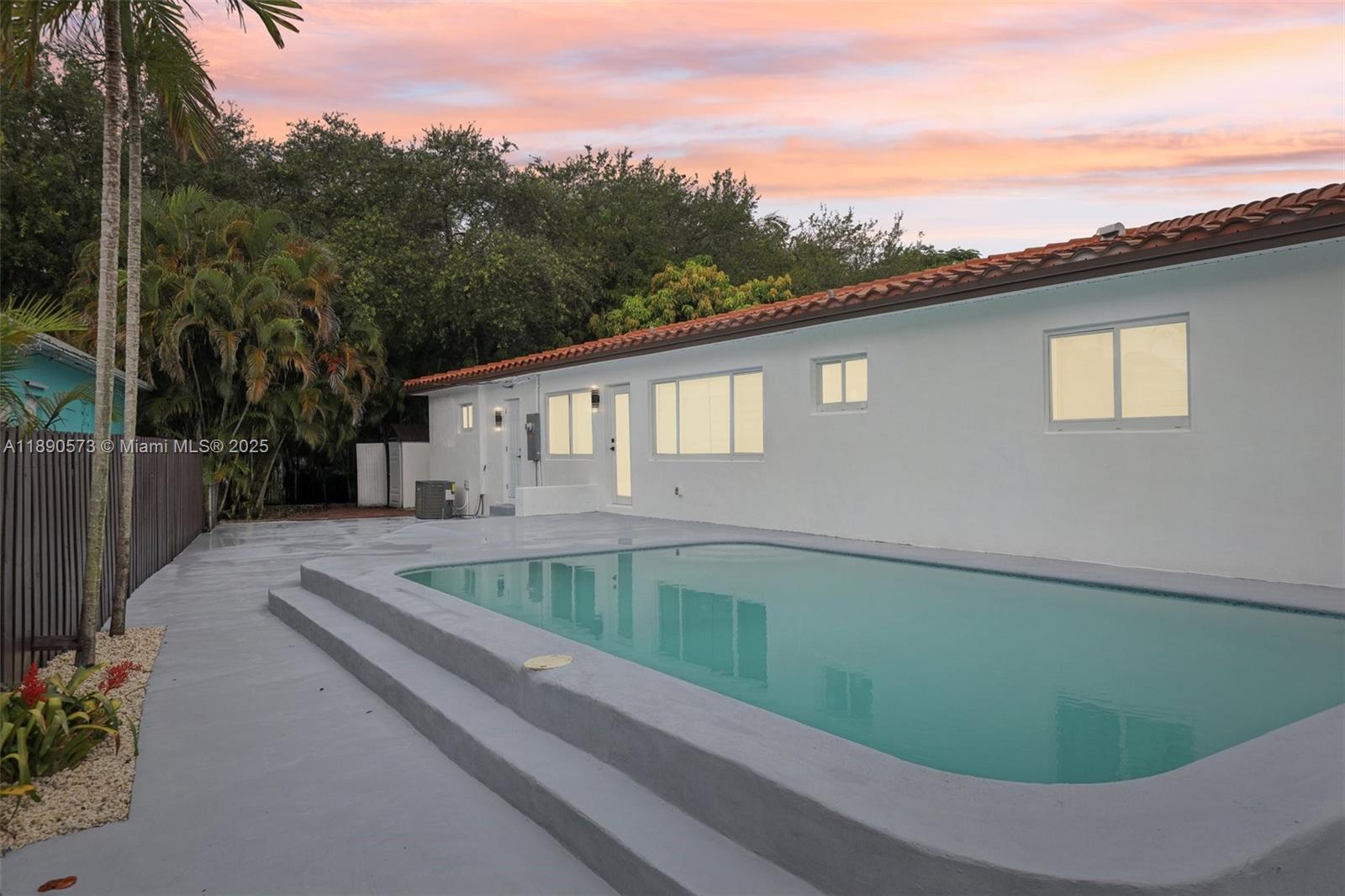 HOLLYWOOD LITTLE RANCHES - Residential Lease