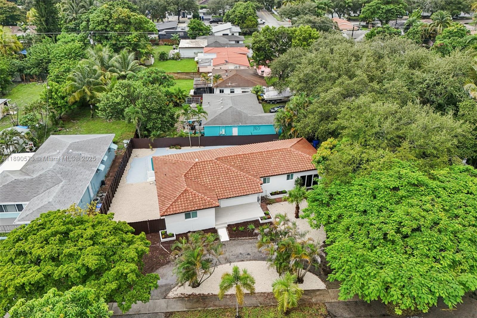 HOLLYWOOD LITTLE RANCHES - Residential Lease