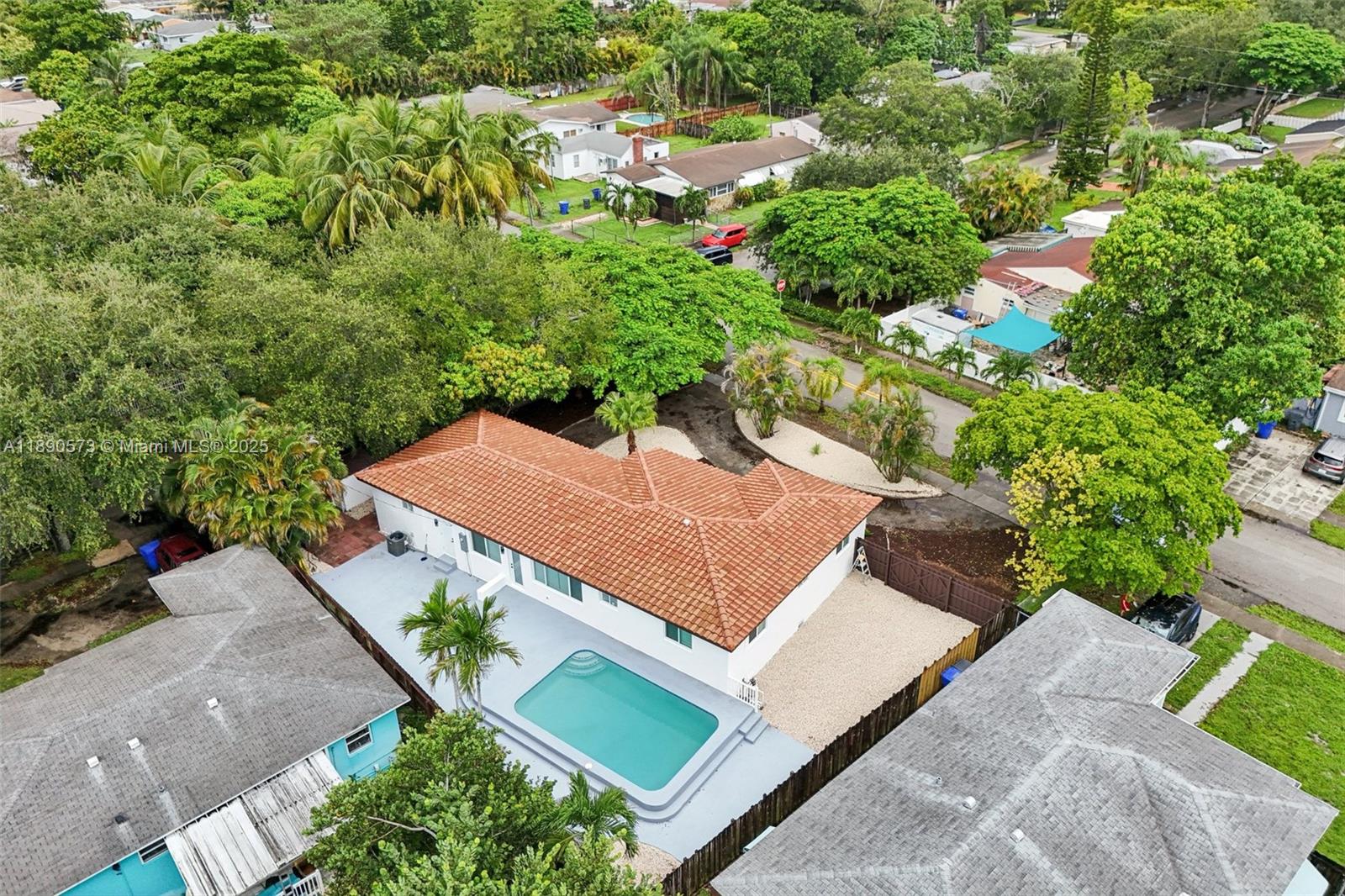 HOLLYWOOD LITTLE RANCHES - Residential Lease