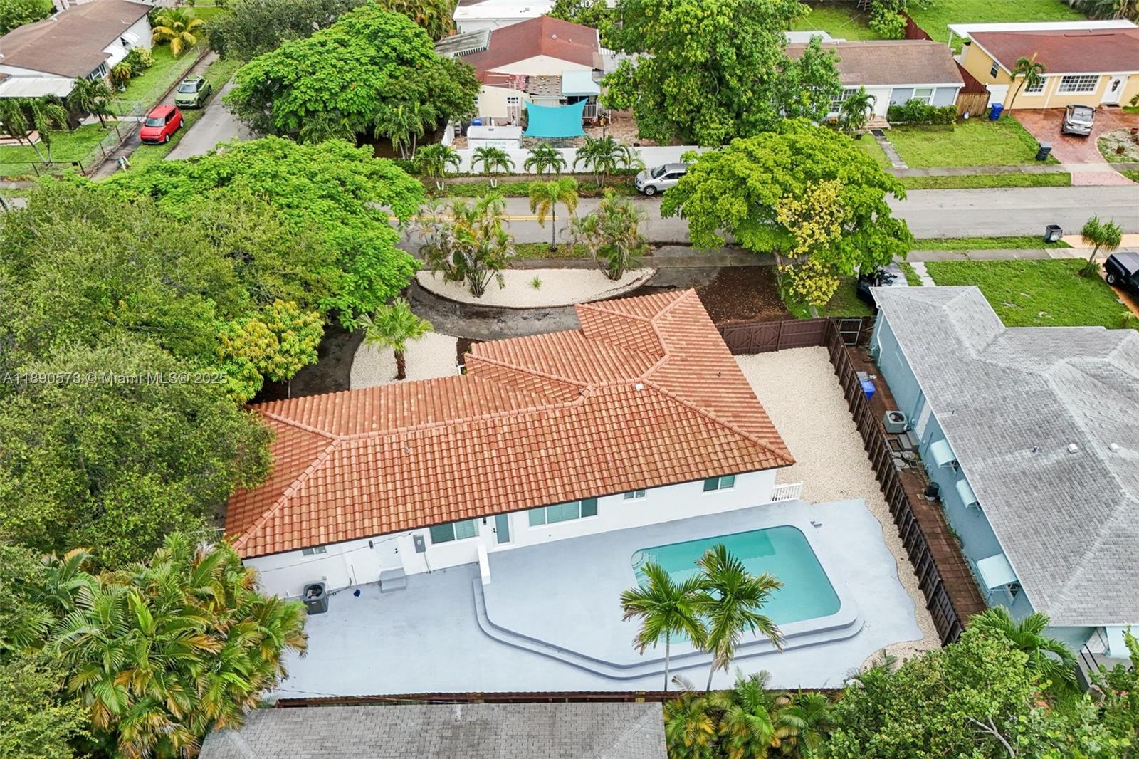 HOLLYWOOD LITTLE RANCHES - Residential Lease