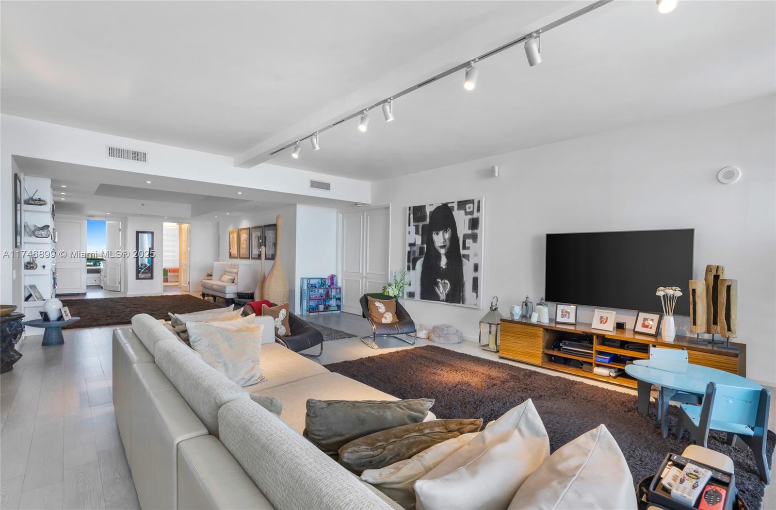 THE RESIDENCES AT THE BAT - Residential