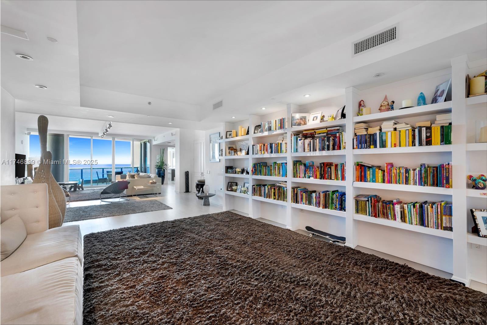 5959 Collins Ave 1105