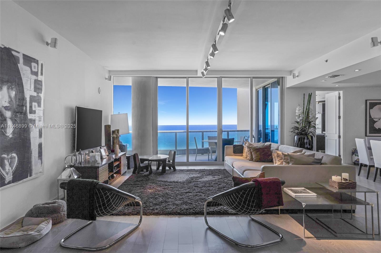 5959 Collins Ave 1105