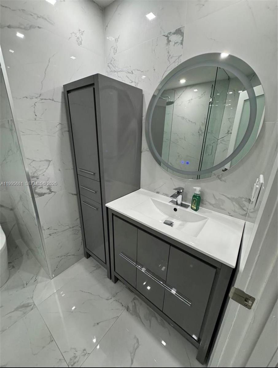 LIME GROVE ESTATES SEC 2 - Residential Lease