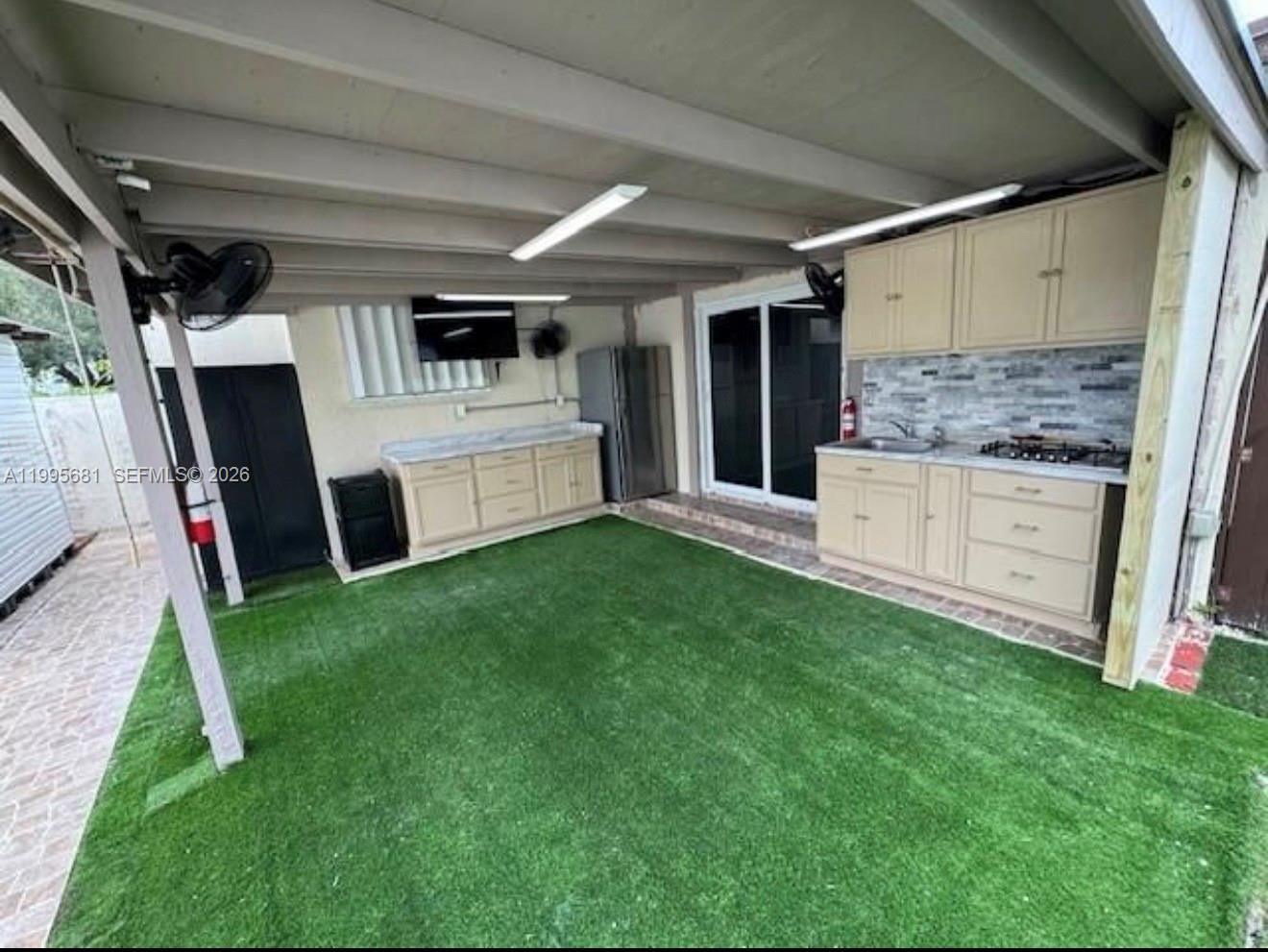 LIME GROVE ESTATES SEC 2 - Residential Lease