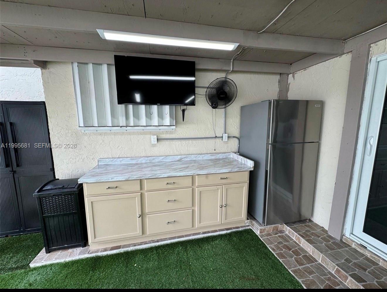 LIME GROVE ESTATES SEC 2 - Residential Lease