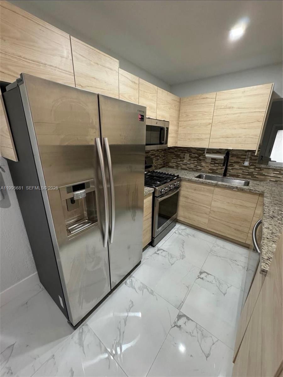 LIME GROVE ESTATES SEC 2 - Residential Lease