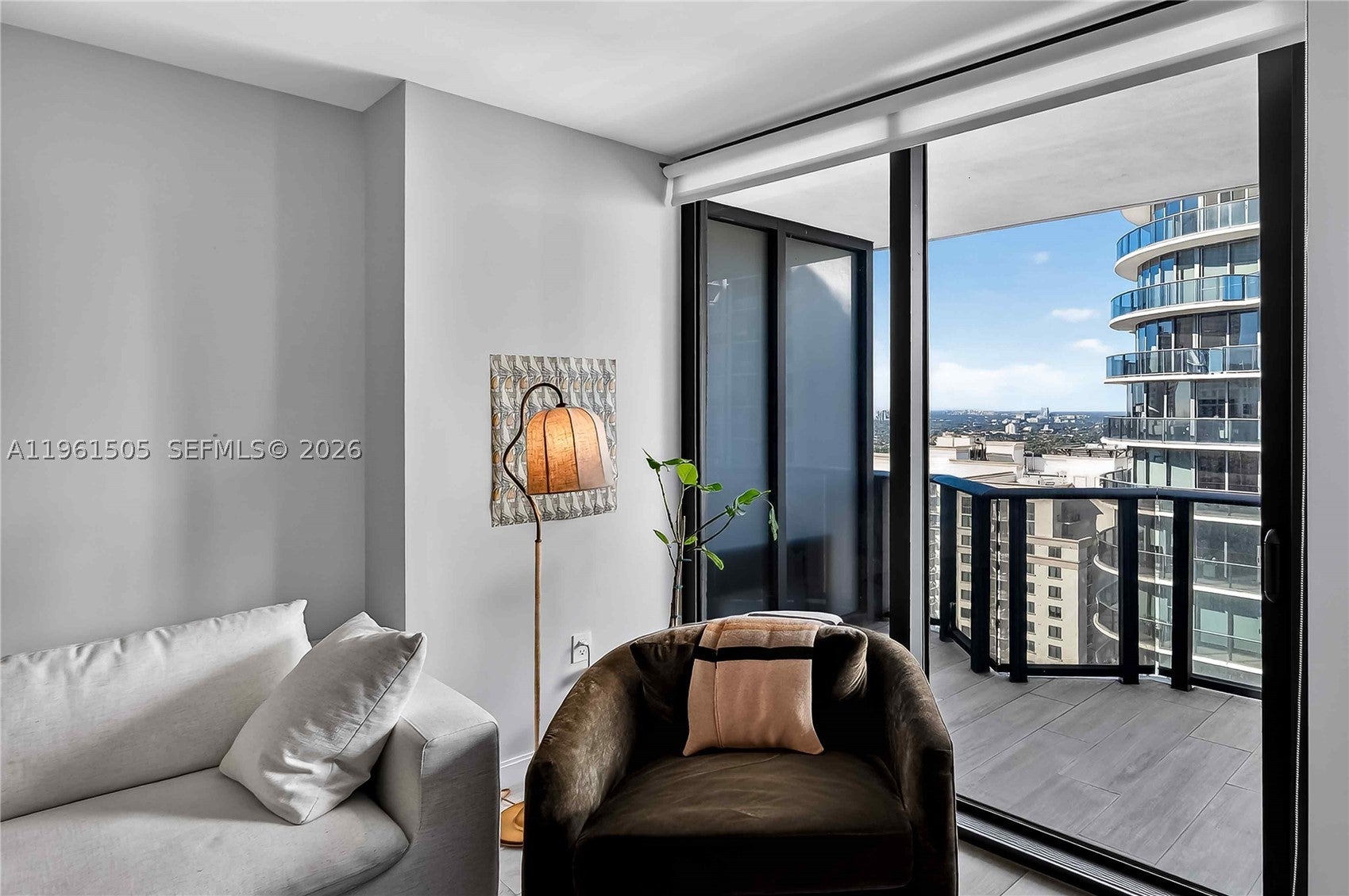 45 SW 9th St 3807
