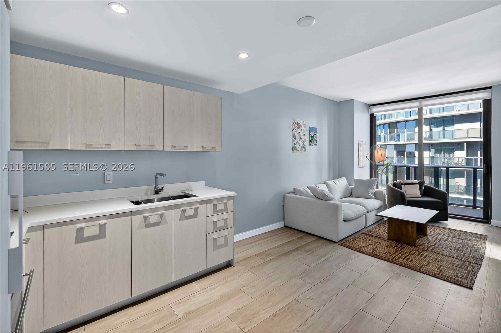 45 SW 9th St 3807