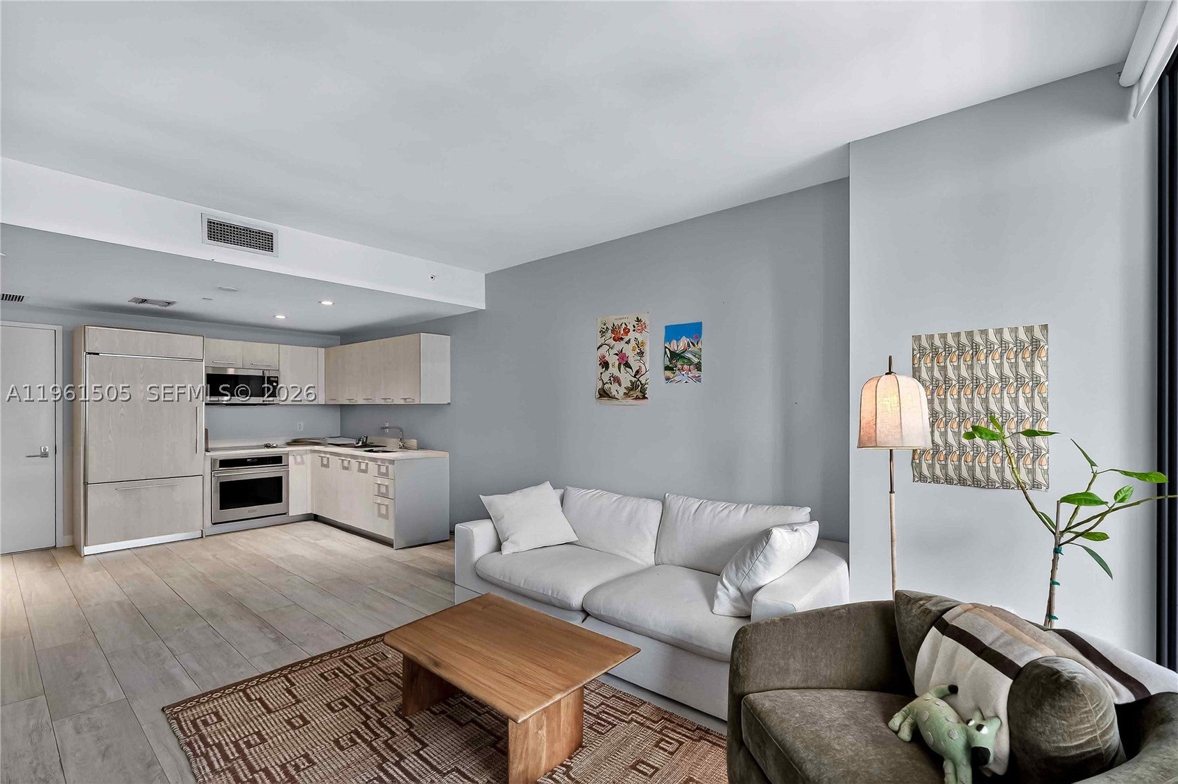 45 SW 9th St 3807