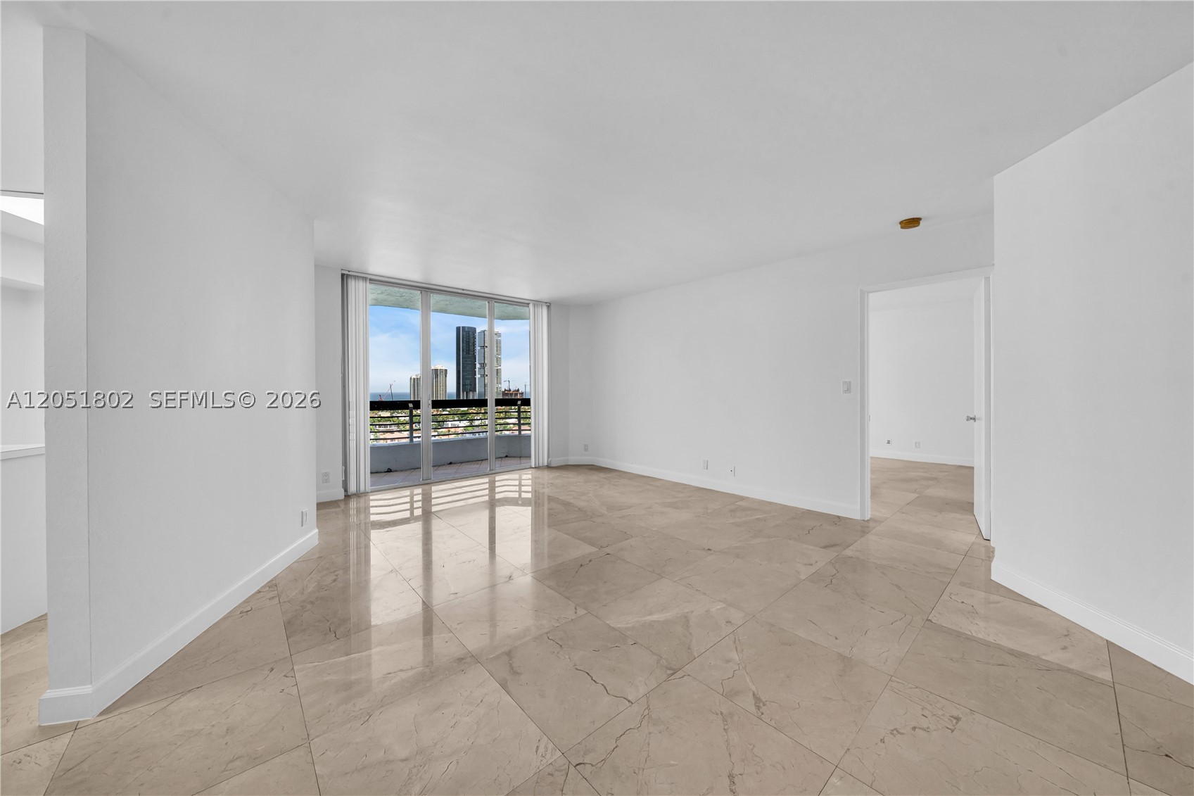 3600 Mystic Pointe Dr 1816