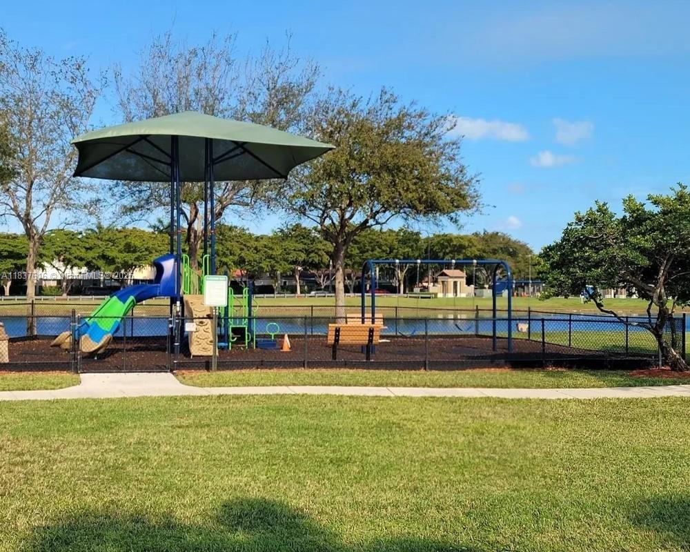 THE COURTS AT BAYSHORE II - Residential