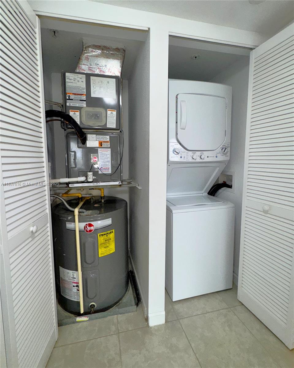 THE COURTS AT BAYSHORE II - Residential